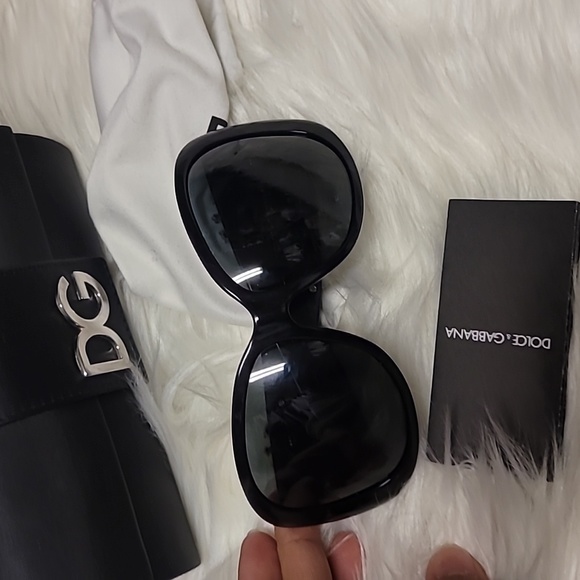 Dolce and Gabbana sunglasses - Picture 7 of 8